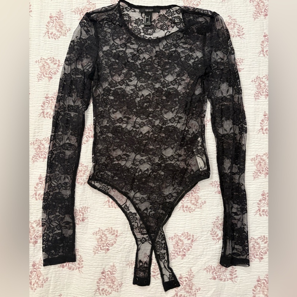 FOREVER 21 longsleeve Lace Bodysuit size small
